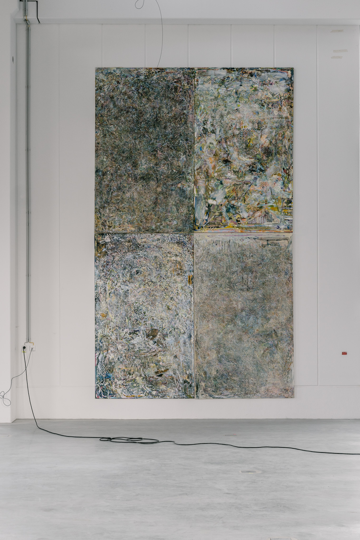 Jahresbilder — Himmelsrichtungen, Ausstellungsinstallation 500×300 cm, Diplomausstellung HfK Bremen 2023