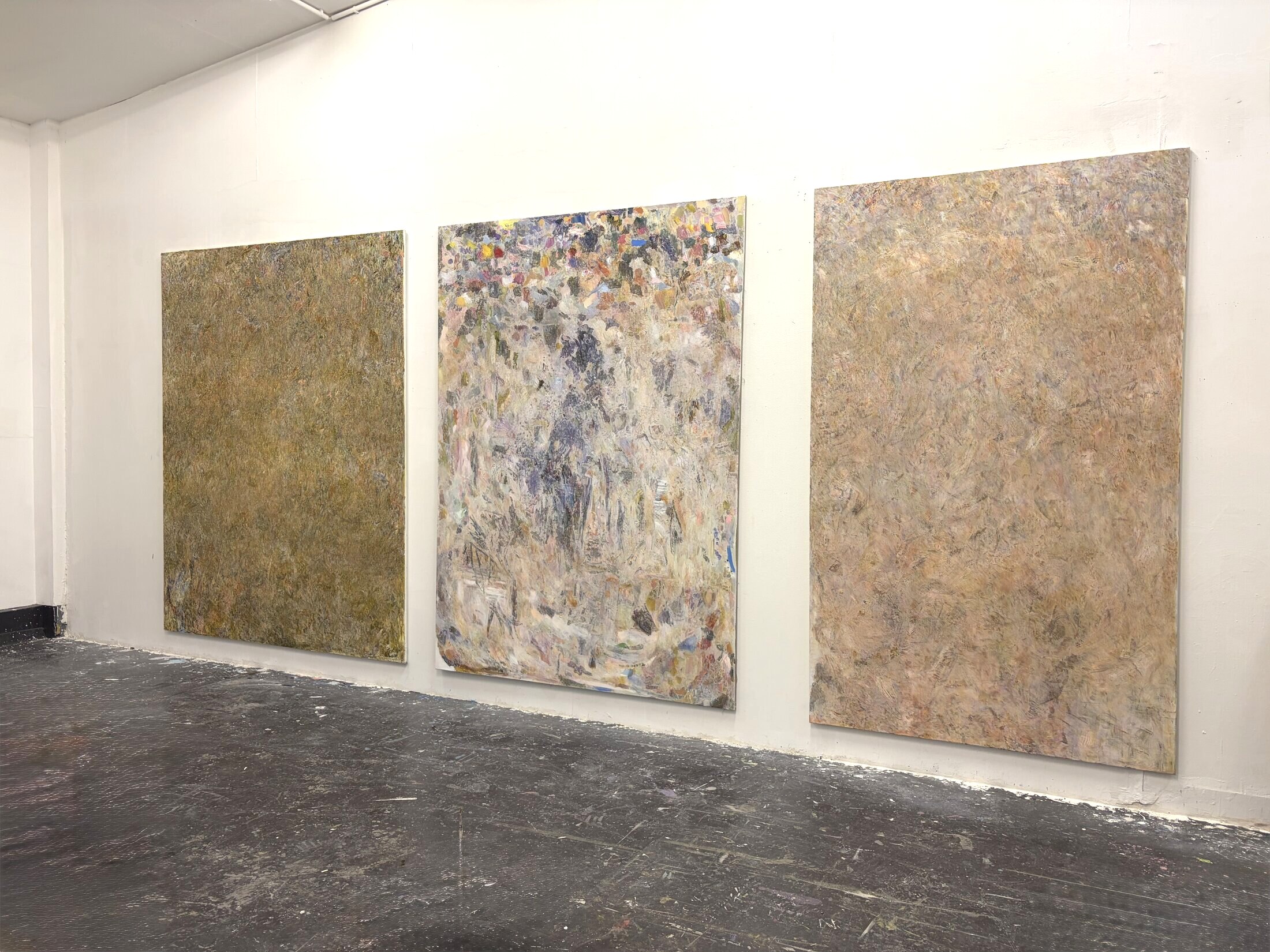 Raumansicht, links nach rechts 2023–24, 2025 (2/2), 2025 (1/2), Atelier Berlin