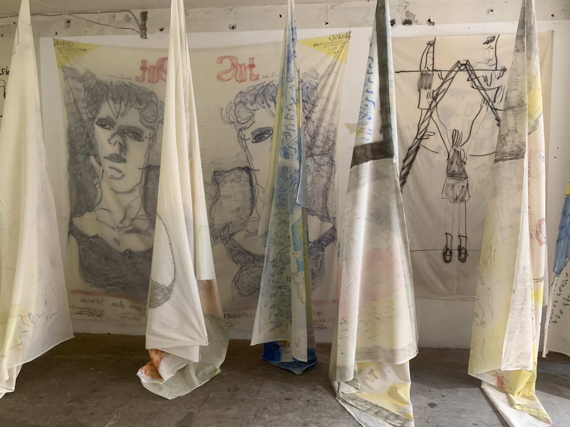 Stoffbilder — Frontansicht, o40, Berlin
